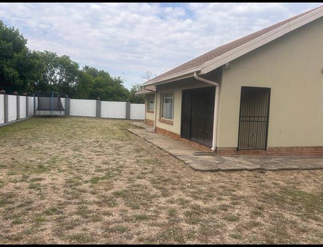 3 BEDROOM HOUSE FOR SALE IN KOSMOSPARK